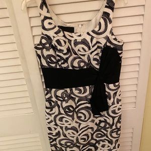 Carlisle black and white jacquard swirl